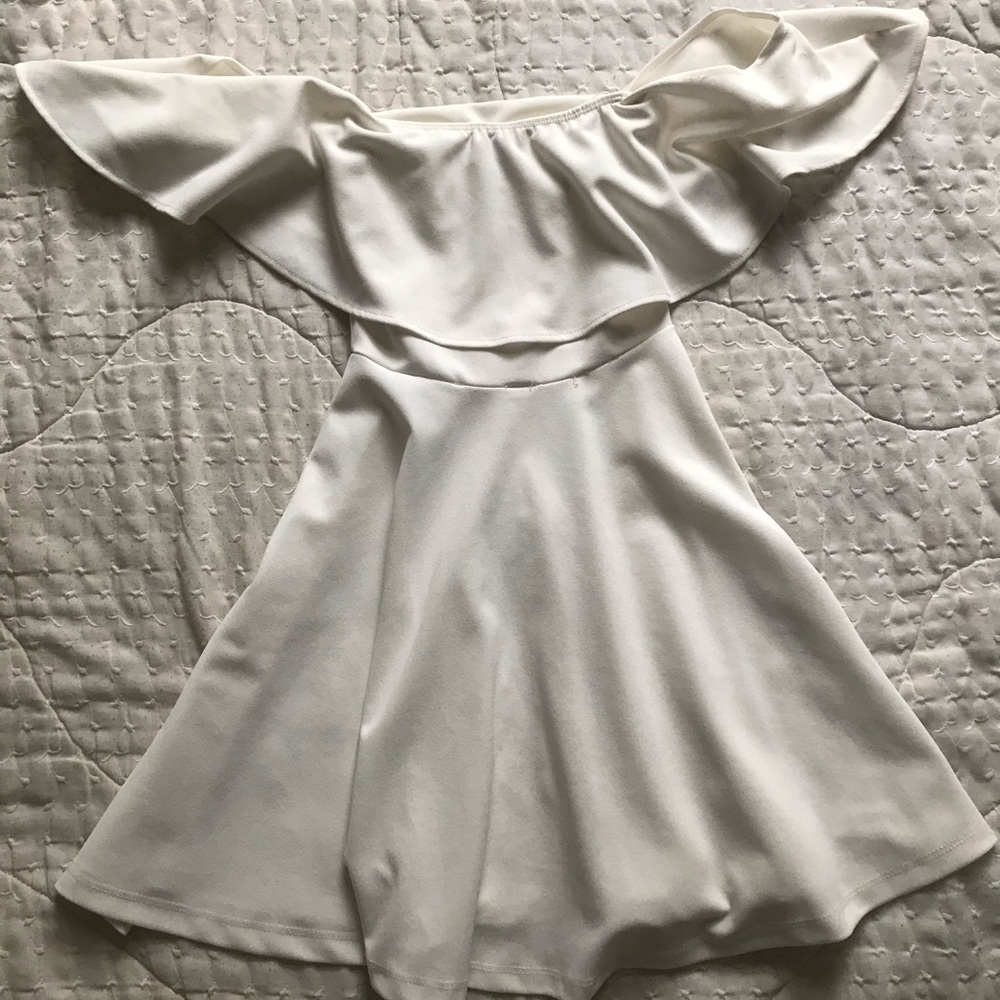 off-the-shoulder Windsor dress in white